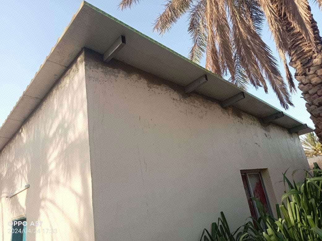 Additional structural steel supports for sandwich panel roofing