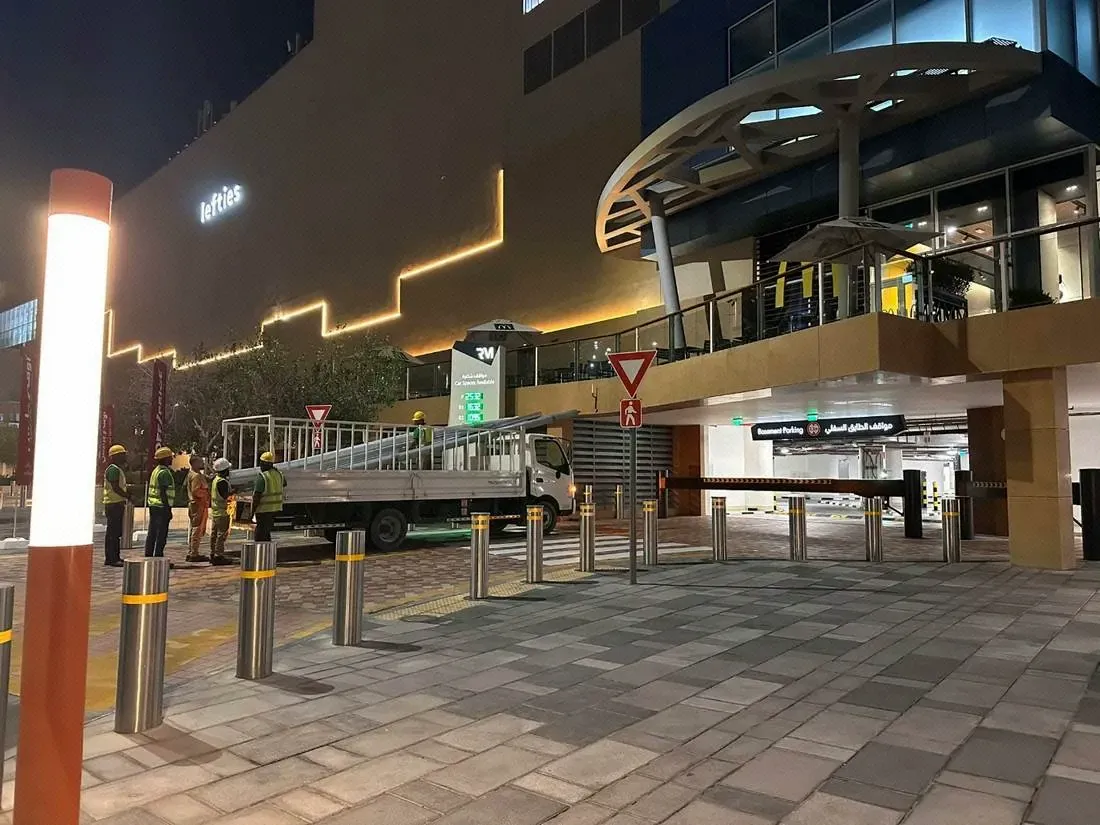 Oversized material delivery managed through the mall front-of-house