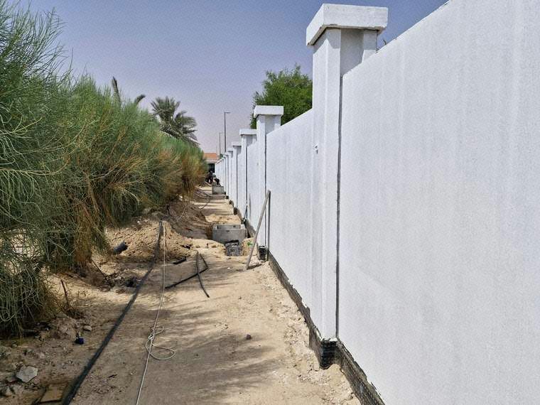Application of second coat primer on boundary wall surface